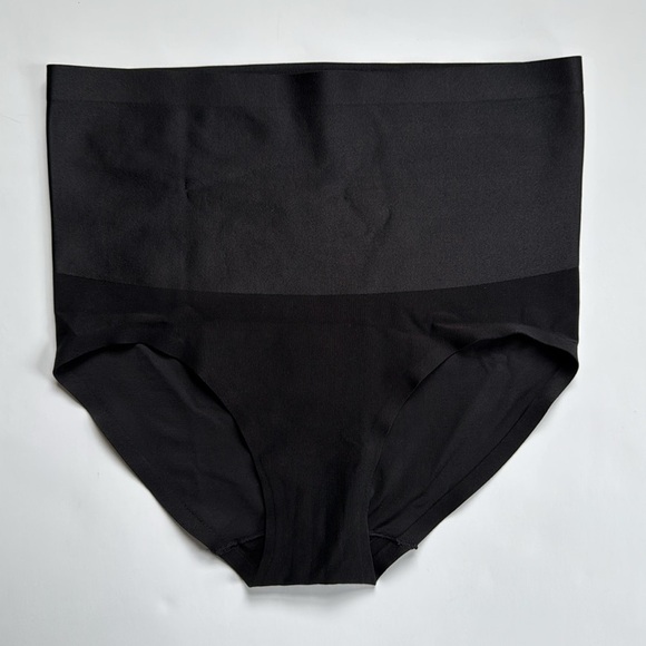 NWT Victoria Secret SmoothingShimmer Brief Panties Size Large - Picture 5 of 7